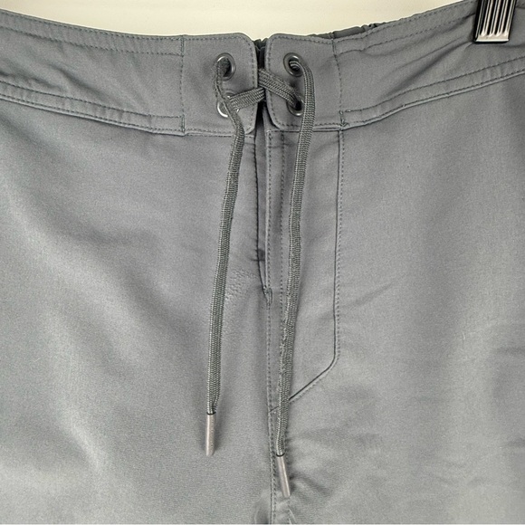 Ten Thousand Men’s Hybrid Training Shorts – S/M – Gray – Lined Performance - Picture 3 of 6